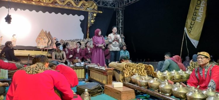 Bacaleg Dapil 1 Pati Apresiasi Kades Widorokandang Gelar Pagelaran Wayang Kulit