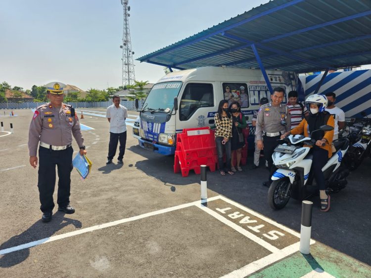 Uji Coba Lintasan Baru Praktik SIM, Kasatlantas Polresta Pati Turun