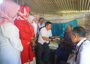 Kepedulian Terhadap Warga, Kades Dukuhseti Turun Berikan Bantuan