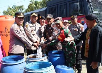 Kesulitan Air Bersih, Polres Kudus Turun Kirim Bantuan