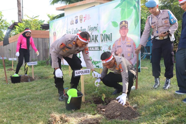 Polres Banjar Gelar Penanaman 1.000 Bibit Pohon