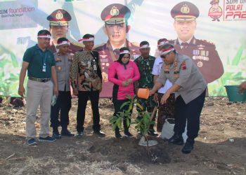 Wakapolres dan Kapolres Kudus Gelar Penanaman Pohon