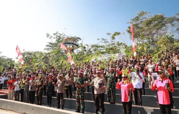 Kawasan Penyangga Air Gunungpati, Kapolda Jateng Tanam Ribuan Pohon