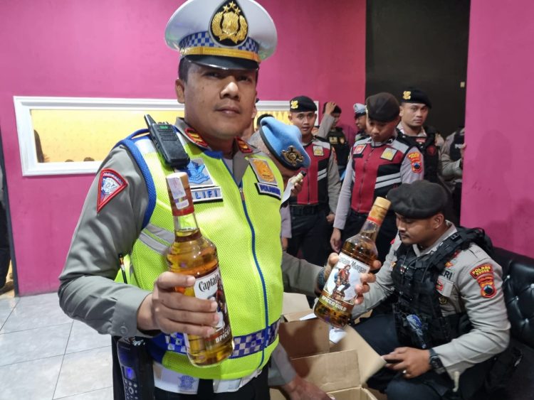 Patroli dan Razia Miras, Polisi Sita Ratusan Botol