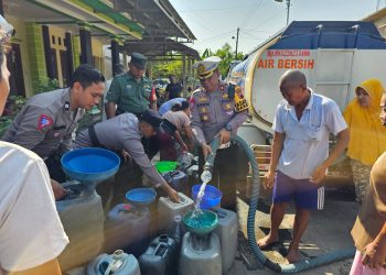 Kebutuhan Air Bersih Sulit, Satlantas Pati Hadir di Masyarakat