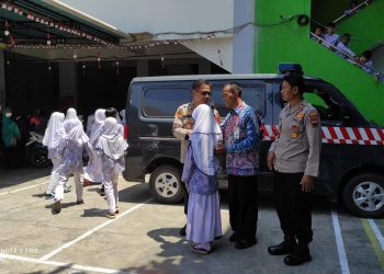 1.092 Buku Dalam Program ‘’Polri Peduli Budaya Literasi” Dibagikan SD dan Ponpes