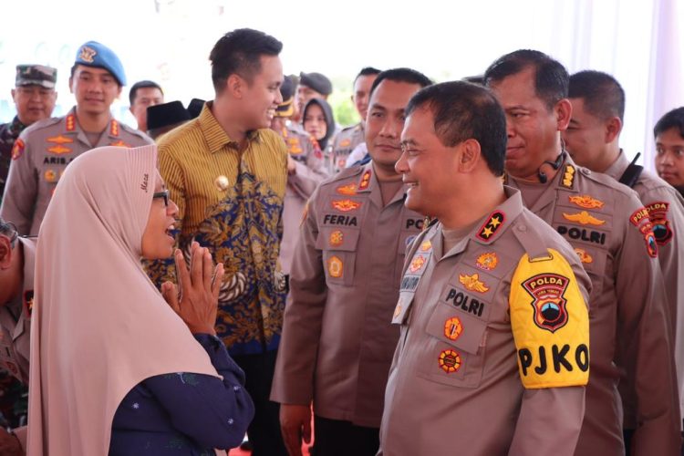 Musim Kemarau Melanda, Kapolda Jateng Berikan Bantuan ke Masyarakat
