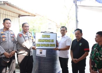 Masyarakat Terima Bantuan Sumur Bor dan Pompa Air, Kapolres Kudus Turun