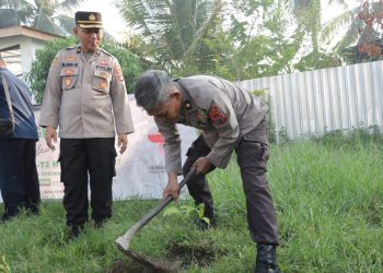 Serentak Penanaman Pohon, Wakapolres Banjar Turun Lokasi