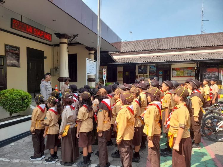 SDN Kauman 02 Diberikan Pemahaman Arti Polisi