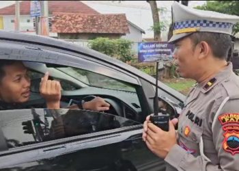 Alihkan Arus Lalulintas, Satlantas Polresta Pati Berikan Arah Jalur Alternatif