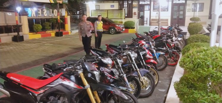 Razia Malam Minggu, Polsek Juwana Amankan 20 Sepeda Motor