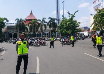 Menarik !!! Polwan Kudus Patroli Kendaraan Para Jemaah