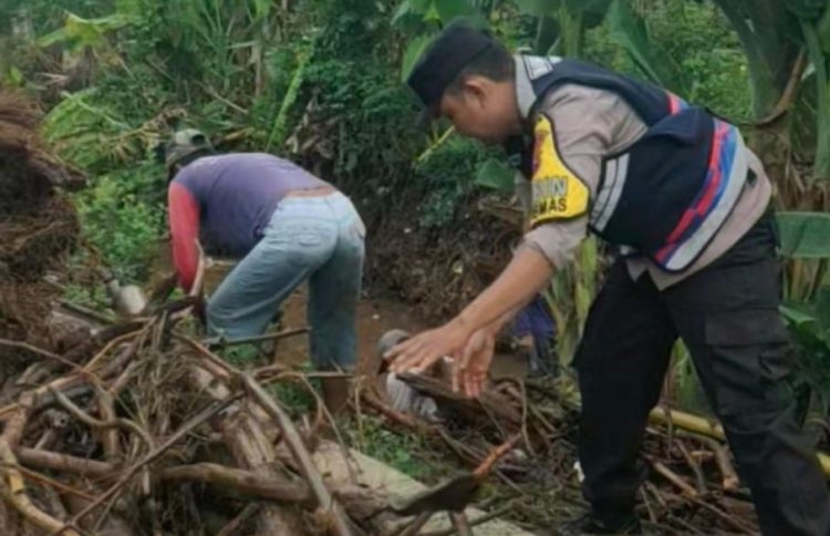 Kerja Bakti Terkait Peduli Lingkungan, Polisi Turun