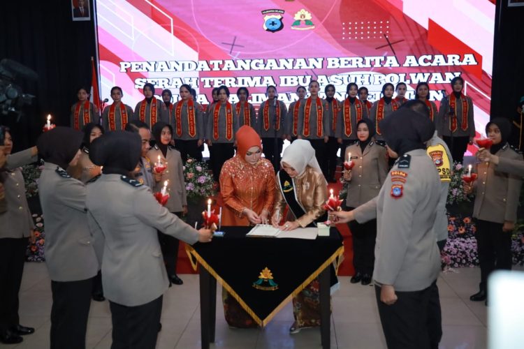 Ny. Lynda Winarto Sebagai Ibu Asuh Polwan Polda Kalsel
