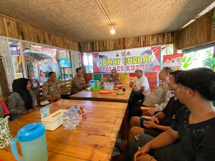 Buka Jumat Curhat, Kapolres dan Waka Polres Kudus Siap Basmi Kejahatan