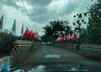Ramai !!! PDI Perjuangan dan Partai Gerindra Tarung Bendera