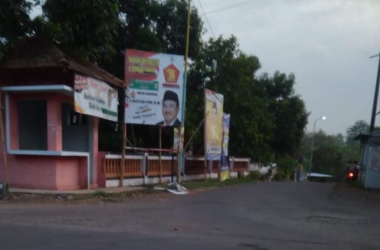 Simpatisan Mulai Geram, Oknum Perusak Baliho H. Irianto Budi Utomo Harus Ditangkap !!!