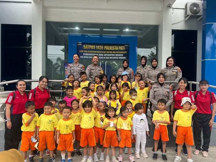 Program Polisi Sahabat Anak di TK Rajawali Pati