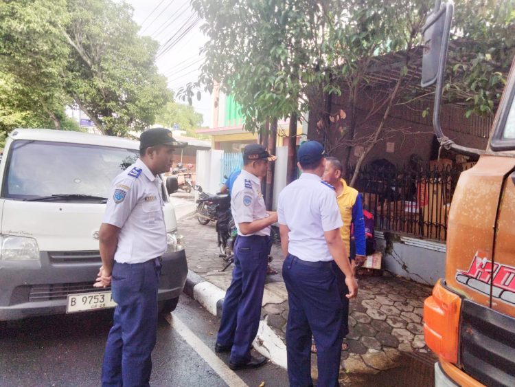 Parkir Liar di Tegur !!! Dishub Pati Turun Lokasi Rawan Kecelakaan