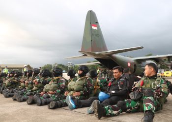 Jaga Profesionalitas di Perbatasan, Kipan C Yonko 466 Kopasgat Jungar Statik dan Freefall