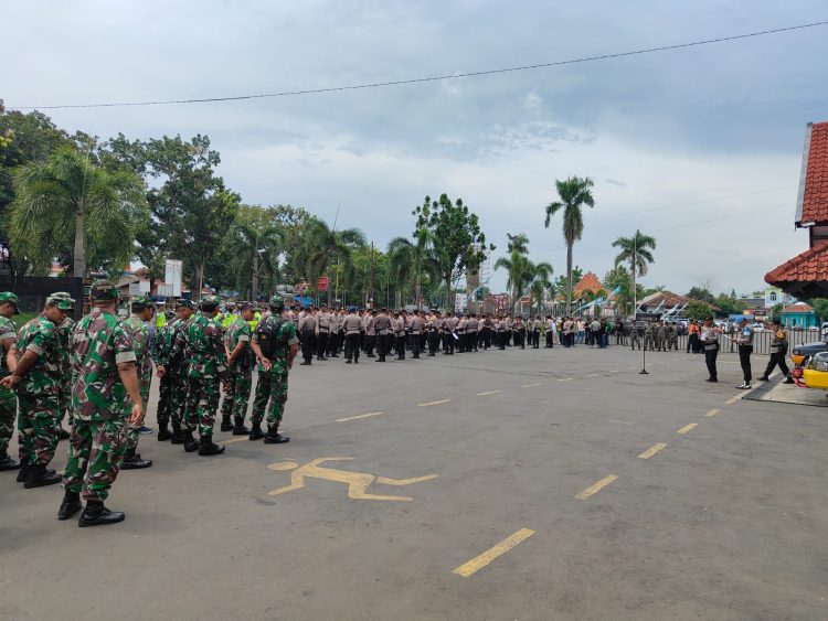 Polisi Kawal Persipa Pati Vs Persiba Balikpapan