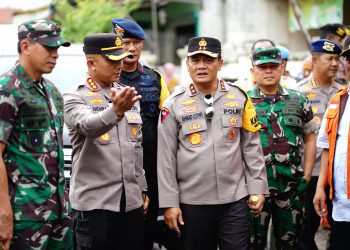 Korban Banjir Terima Bantuan Sembako