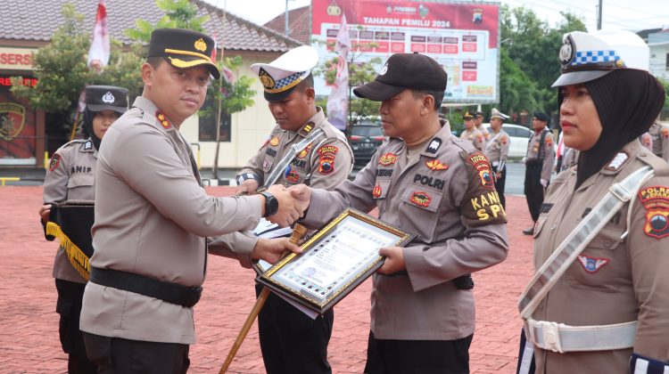 Motivasi ke 15 Personil, Ternyata Terima Penghargaan