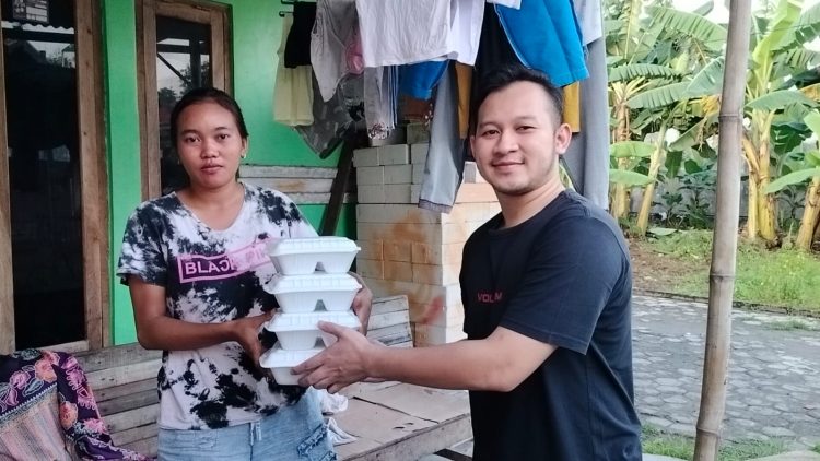 Warga Terdampak Banjir, Burhan Turun Berbagi