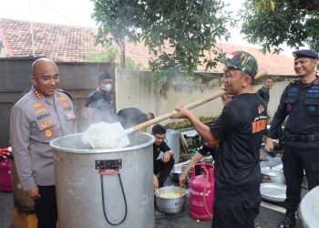 Beberapa Wilayah Alami Banjir, Kapolresta Pati Dirikan Dapur Umum