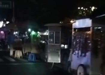 Pemkab Pati Tutup Mata Terkait PKL Jualan di Alun – Alun Simpang Lima