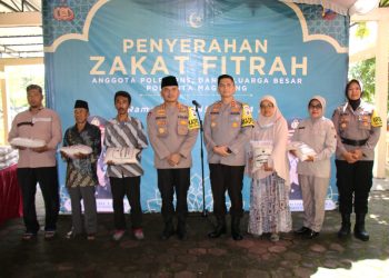 Ratusan Mustahik Terima Zakat Fitrah