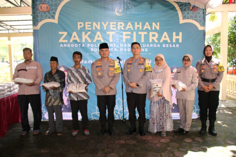 Ratusan Mustahik Terima Zakat Fitrah