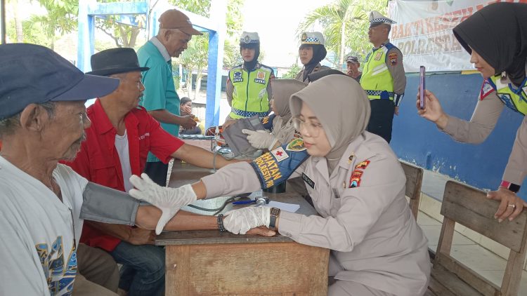Cegah Lakalantas !! Kompol Asfauri Gelar Pemeriksaan Kesehatan Gratis ke Para Pengemudi