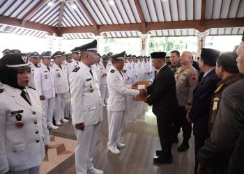 Masa Jabatan 8 Tahun, Kini Kades di Pati Terima SK