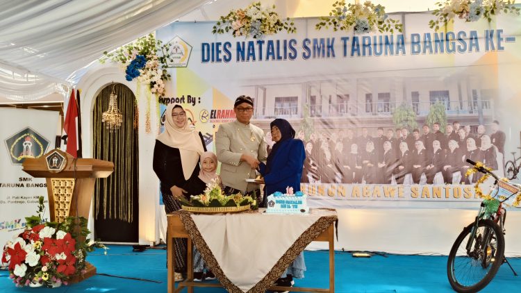 Wujud Nyata! Puluhan Hadiah dan Sunatan Massal Meriahkan HUT ke 16 SMK TB