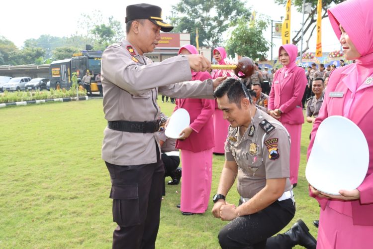 44 Personil Naik Pangkat, Kapolres Kudus Ingatkan Kedisplinan dan Kinerja