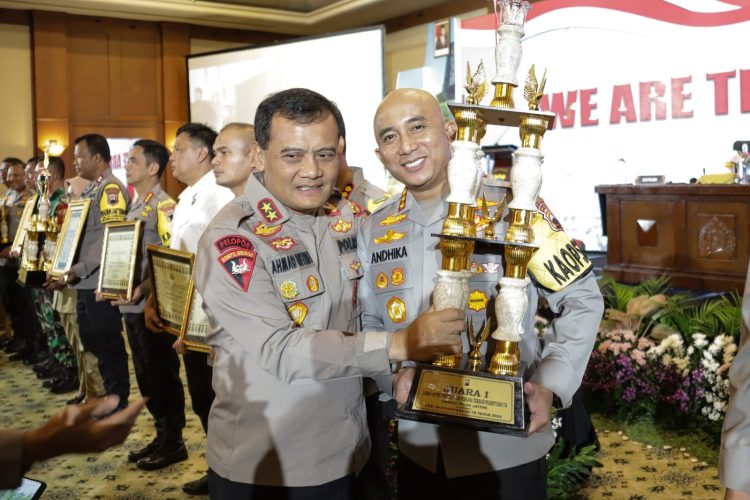 Prestasi Kini Tercapai !! Kapolresta Pati Terima Penghargaan