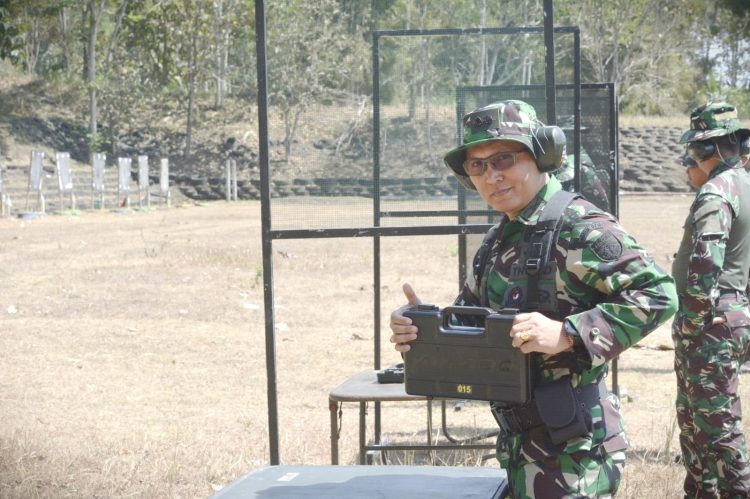 Ikut Lomba Menembak! Dandim Pati Juara 1