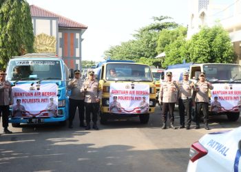 Masyarakat Terima Droping Air Bersih, Kini 12 Tangki di Kirim
