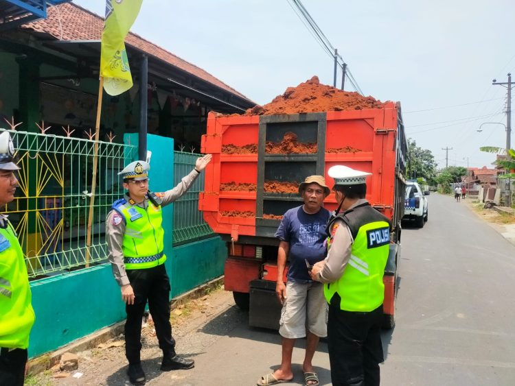 Sasaran Target! Polisi Penidakan Puluhan Dump Truck