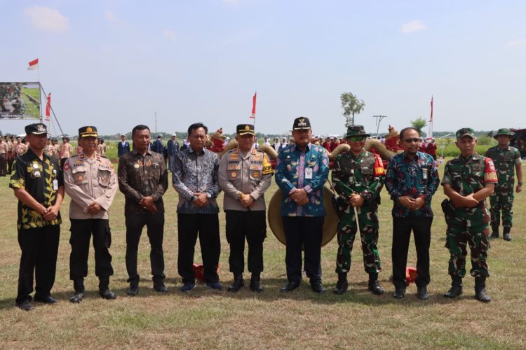 Kolaborasi TNI – Polri dan Pemerintah Daerah, TMMD Sengkuyung Resmi Ditutup