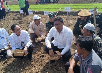 Wamen RI Sudaryono Tinjau Kekeringan di Pati, Dorong Pembangunan Embung dan Irigasi