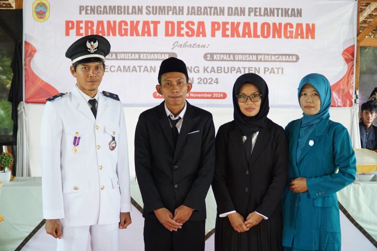 Pelantikan Dua Perangkat Desa Pekalongan, Ukhwatur Roi Harapkan Kerja Nyata