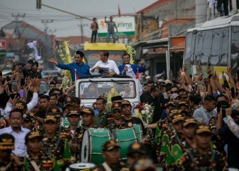Puluhan Ribu Warga Banyumas – Tegal Sambut Jokowi dan Pasangan Luthfi – Yasin