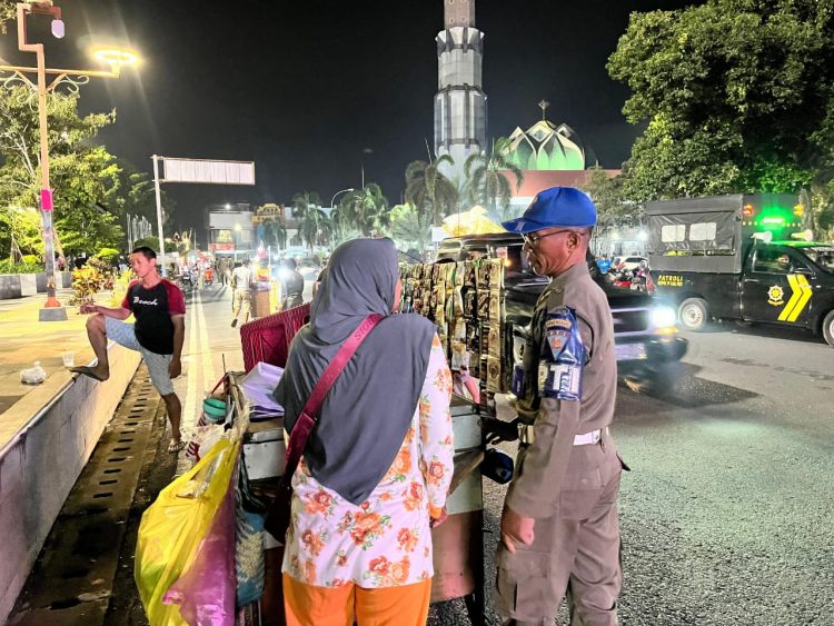 Langgar Aturan, Satpol PP Pati Sita Gerobak dan Peralatan Dagang PKL