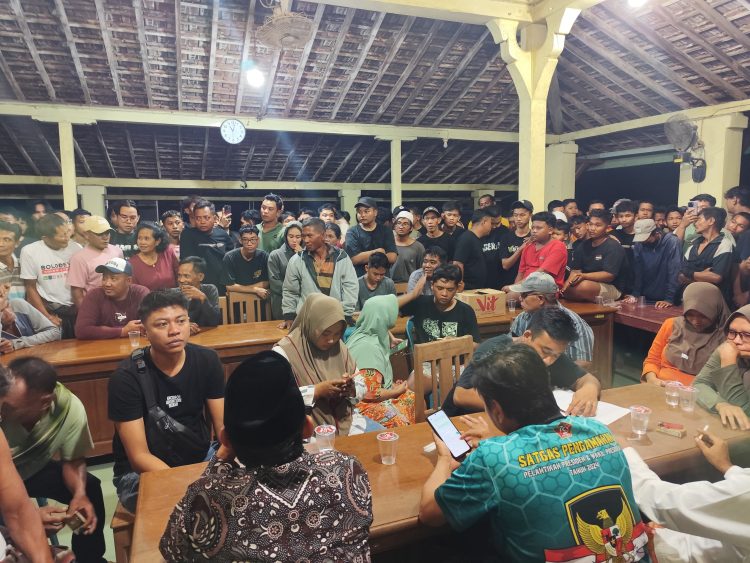 Warga Tuntut Penjelasan Kades Tanjungrejo Soal Pernikahan Siri dan Kehamilan