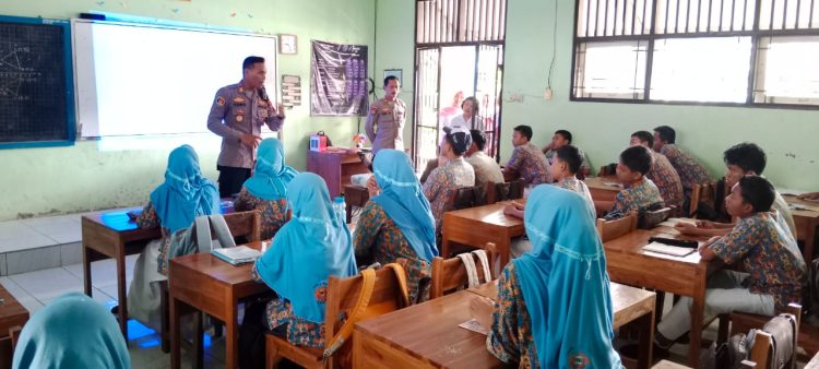 AKP Suntoro : Sosialisasi Cegah Kenakalan Remaja di SMP Negeri 2 Trangkil