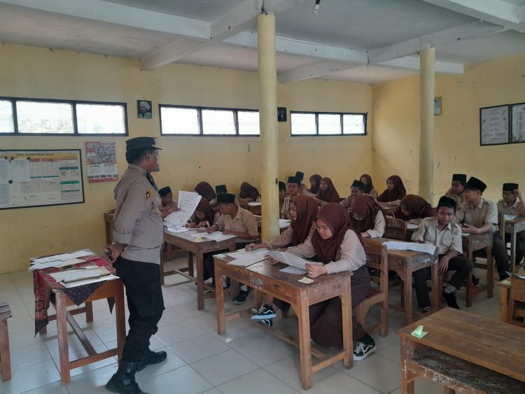 AKP Sahlan Galakkan Pencegahan Kenakalan Anak, Stop Bullying dan Narkoba Bagi Siswa – Siswi di MTS Sultan Agung
