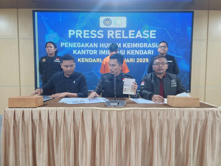 Imigrasi Kendari Pulangkan WNA, Langgar Visa Kunjungan